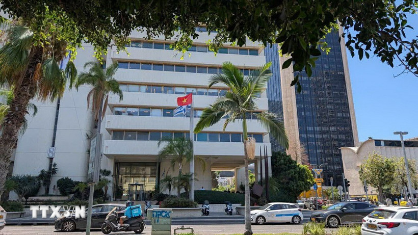 Đại sứ quán Việt Nam tại Israel khuyến cáo cộng đồng người Việt đề phòng tấn công tên lửa